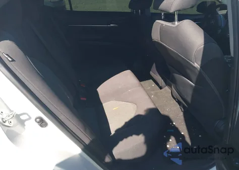 2020 Toyota Camry Le z USA, uszkodzony, nr VIN 4T1C11AK4LU370179